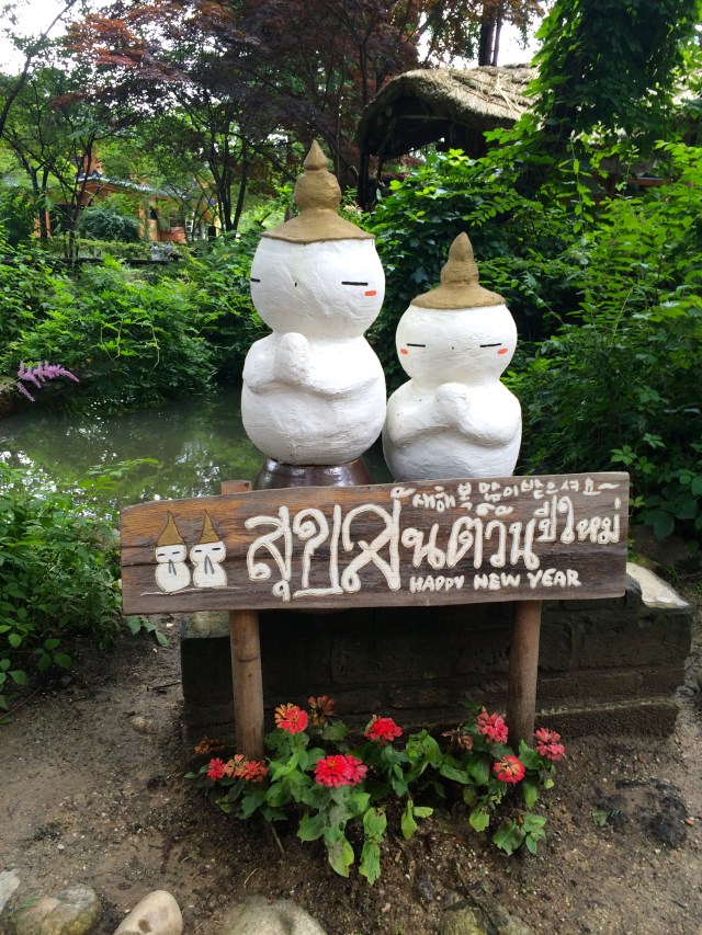 some Thai snowmen
